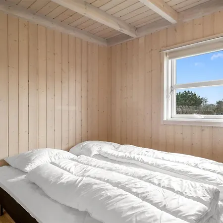 Nomi - 100m From The Sea By Interhome *